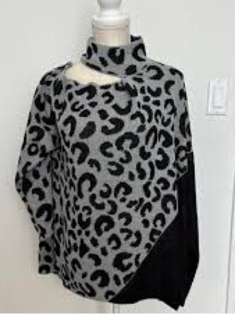 89th + Madison Grey Leopard Cutout Neck Asymmetric Knit Sweater Size 1X